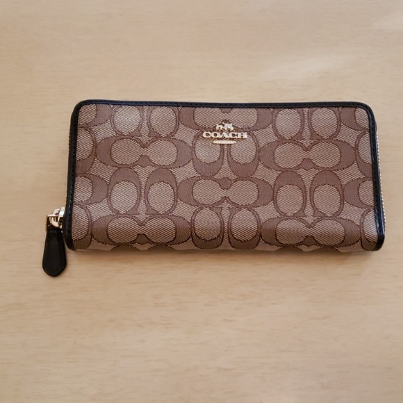 Coach Handbags - Coach Signature Wallet